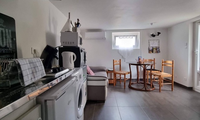 Carcassonne Apartment | Separate one-bedroom apartment with free car parking in front of the studio