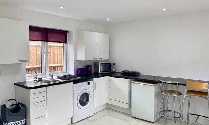 Slough Apartment | Separate One Bedroom Large Apartment in Slough