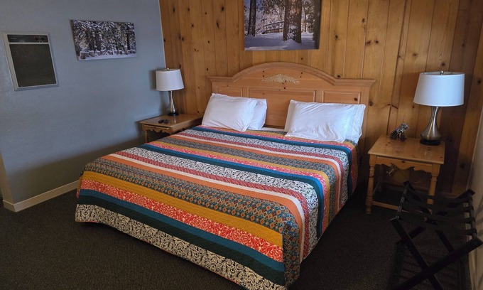 Camp Nelson House | Sequoia Nat. Forrest, Bar & Restaurant , Hotel, Store.nLocated on 4 acres Wi-Fi