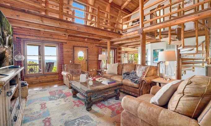 Fayetteville House | Sequoyah Lodge - Heated Spa Pool - 1.5 mi to DT