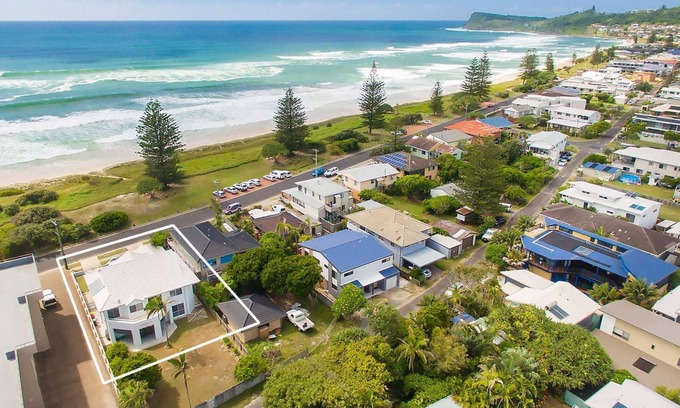 North Creek House | Serendipity - 4 BR beachfront Lennox Head home