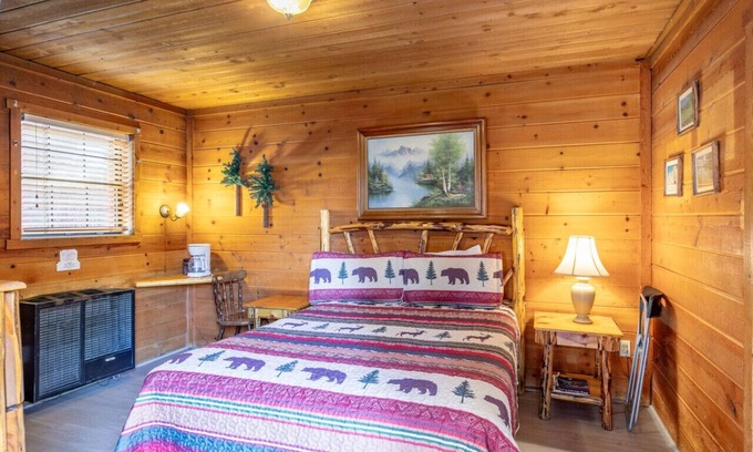 The Village Cabin | Serene 1Bd Suite near Lake! - Cozy Hollow Lodge #5