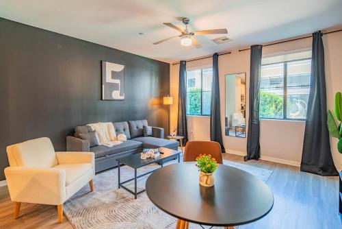 Orange Heights Apartment | Serene 1BR Uptown Biltmore Gym Pool Parking WD