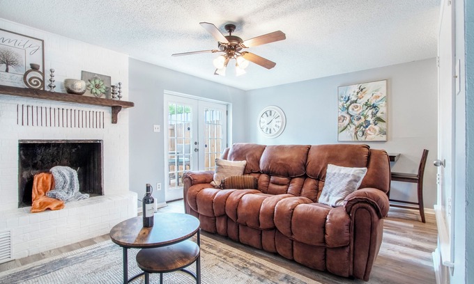 Longview House | Serene 2 Bdr Townhome in the Heart of Longview