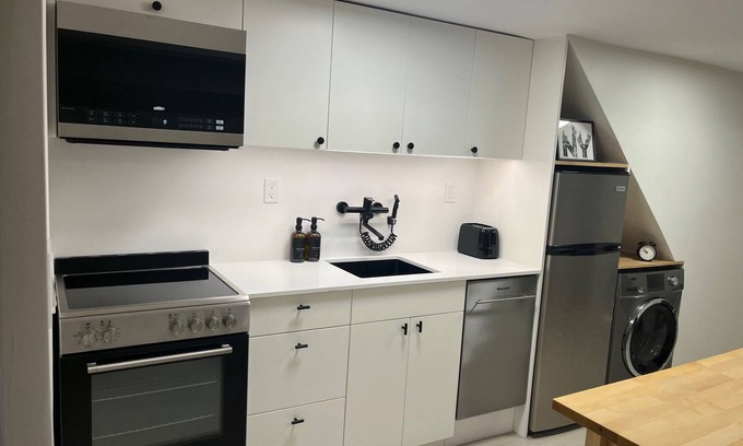 Crown Heights Apartment | Serene 2-bedroom apartment with AC in Brooklyn