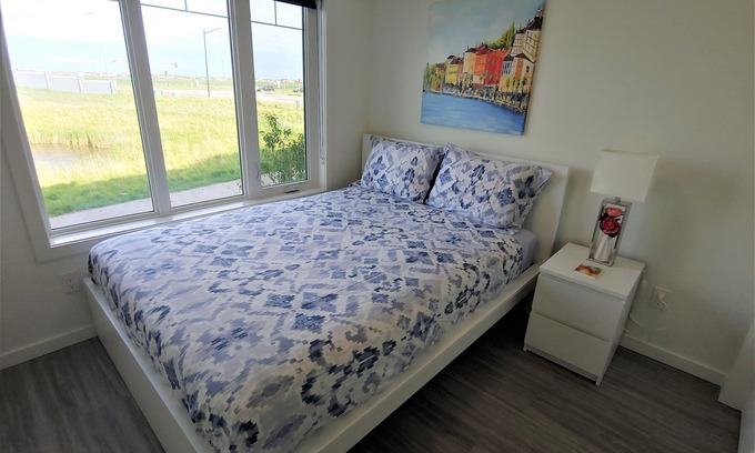 Fort Gary Apartment | Serene 2 bedroom condo with balcony and lakeview plus Free Parking