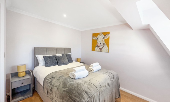 Bishop's Stortford Apartment | Serene 2BR Retreat in Bishop's Stortford
