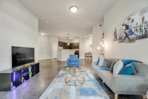 Dallas Apartment | Serene 2BR I Pool I Gym I Free Parking I Workspace