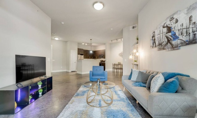 Dallas Apartment | Serene 2BR I Pool I Gym I Free Parking I Workspace