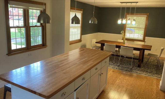 Springfield Ski Chalet | Serene 3-bedroom chalet in Springfield without Wifi