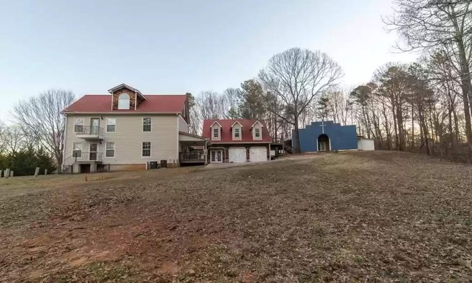 Gainesville Cottage | Serene 3 Bedroom home on quiet 10acre 6 queen beds