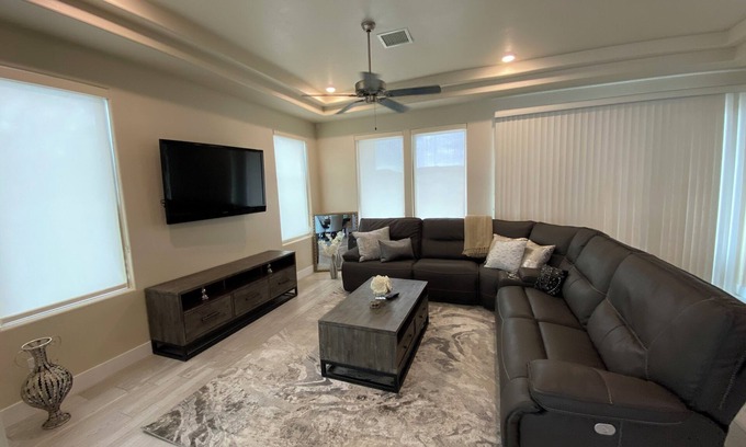 Chamberino House | Serene 3-bedroom house in West El Paso with WiFi, AC, jacuzzi