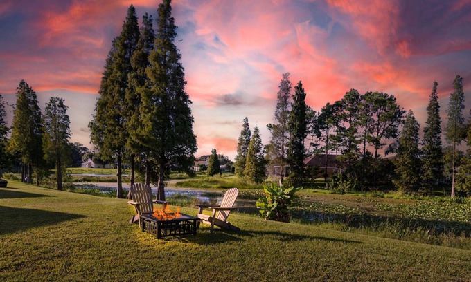 Brandon House | Serene 4BR Lakeside Retreat - Fire Pit & Comm Pool