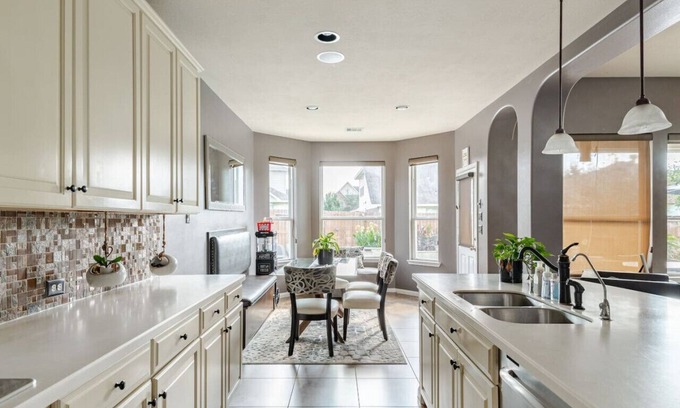 Cypress House | Serene 4BR Lux Home w Heated Spa Pool Massage Chair