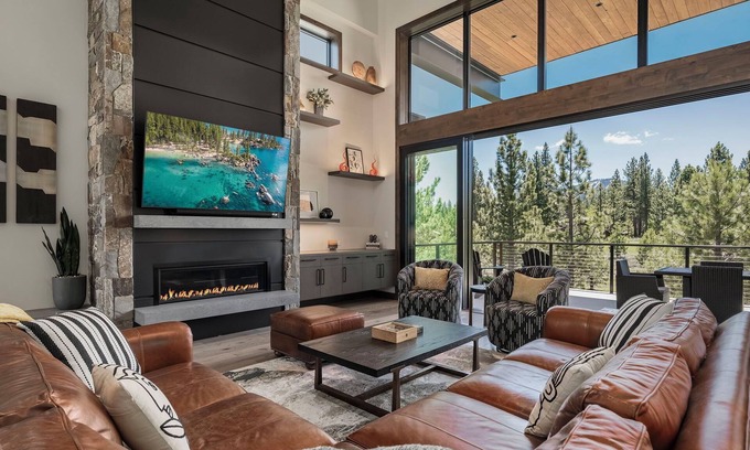 Truckee House | Serene Alpine Retreat, Private Hot Tub, EV Charger, Fire Pit & Golf Course Views
