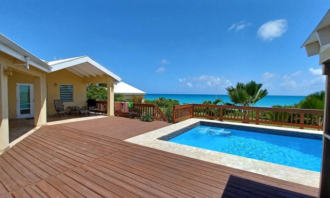 Estate Enfield Green House | Serene Beach Paradise House