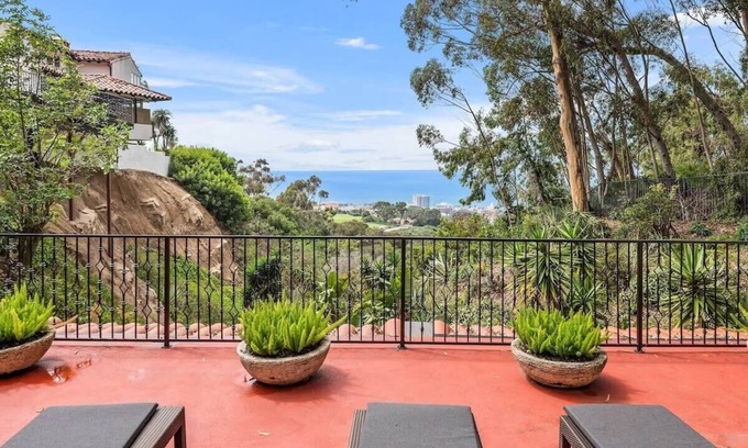 Country Club House | Serene Casita, Picturesque Ocean and Canyon Views