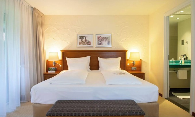 Ootmarsum Hotel | Serene Countryside Room Minutes from Galleries and Cafes - Near Huis Singraven