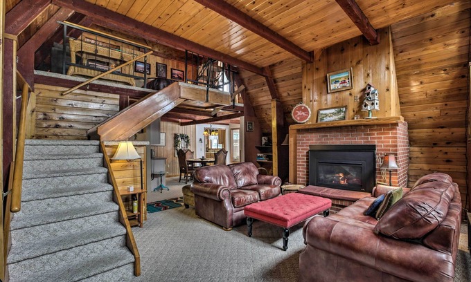 Sheridan Cabin | Serene Creekside Sheridan Getaway: Mountain Views!