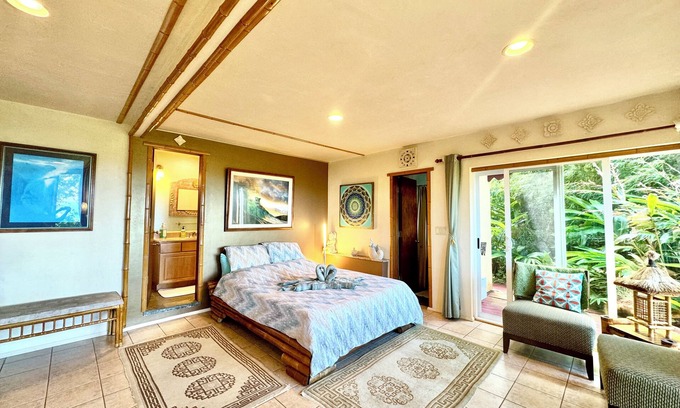 Huelo House | Serene Eco Retreat: Ocean Views, Waterfalls, and Scenic Trails!