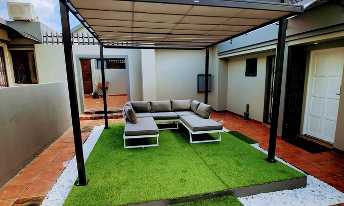 Greater Johannesburg Metropolitan Area Cottage | Serene Escape: 1-Bedroom Apartment in Parkmore with Uninterrupted Solar Power