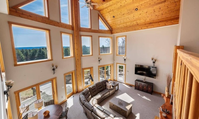 Ellenville House | Serene escape with private lake