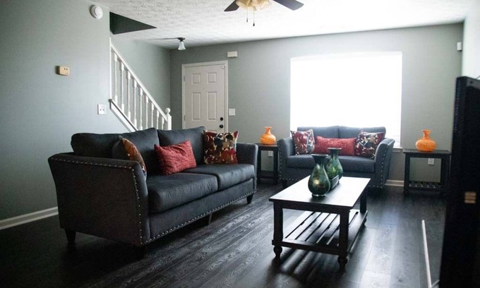 Covington House | Serene Family Retreat |♛Royal Beds, Fireplace, Pkg