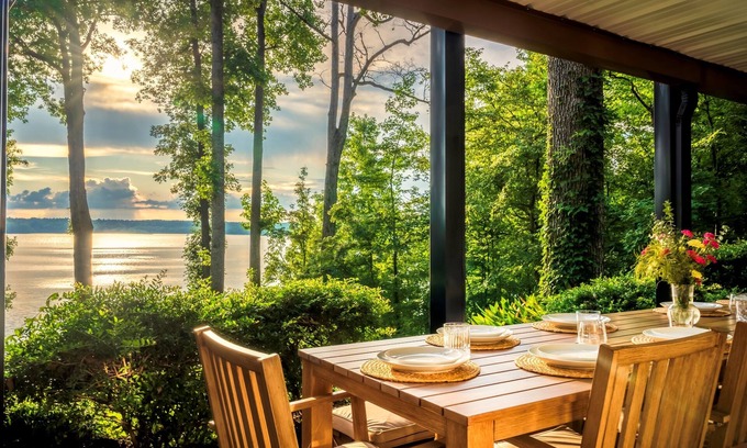 Macon House | Serene Lakefront-Firepit | Spa | Dock | SUP+Kayaks