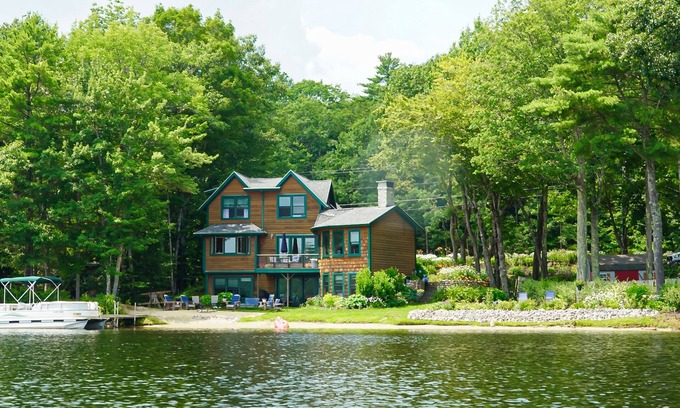 Casco House | Serene Lakefront Lodge with Private Beach, BBQ Grill, Dock and Game Room