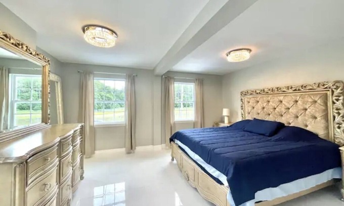 Land O' Lakes House | Serene Lakeside Getaway On Bell Lake