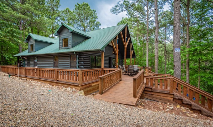 Broken Bow Cabin | Serene Luxury cabin for Families/Couples! Mins away from lakes/activities