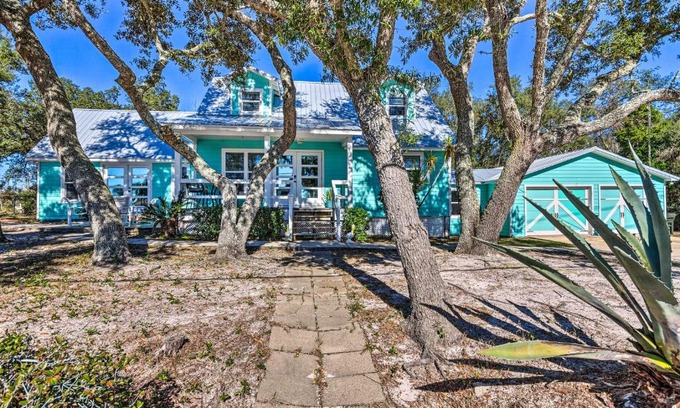 Holiday Harbor House | Serene Pensacola Vacation Rental with Gas Grill