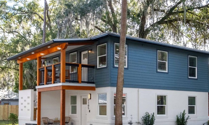 Gainesville Condo | Serene Place - Walk to UF - Free Parking