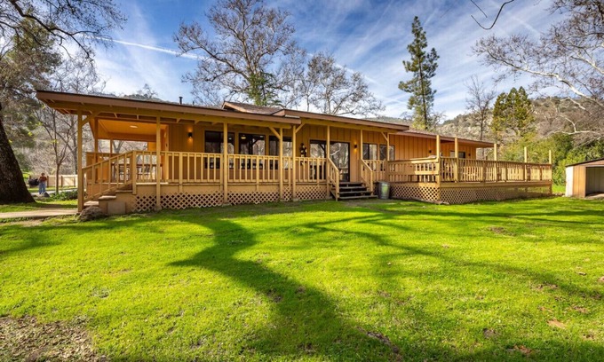 Kaweah House | Serene Riverfront Home · Private River Access – Just 150 Yards Away