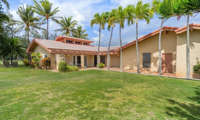 Hawaii Kai House | Serene Sandy Beach Golf Course Home