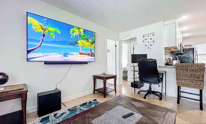 Sarasota Springs House | Serene Sarasota Retreat with King Bed, Full Kitchen, Fast Wi-Fi and A/C