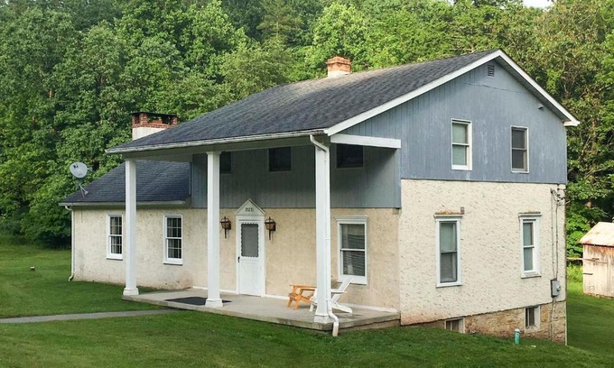 Saxton House | Serene Saxton Lodge 7 Mi to Lake Raystown!