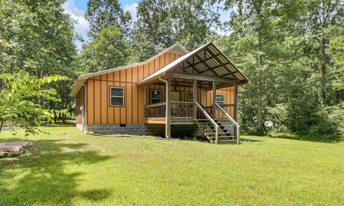 Fort Payne Cabin | Serene & Secluded Alabama Cabin w/Covered Deck!