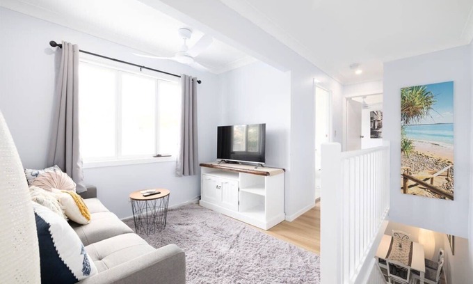 Southport House | Serene Southport Getaway/Walk to Beach/Shops