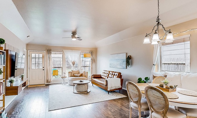 Broken Arrow House | Serene Stay | House in Broken Arrow with full kitchen, central AC, & W/D