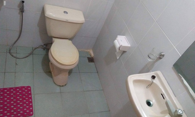 Gubat Apartment | Serene studio in a gated property in the town center