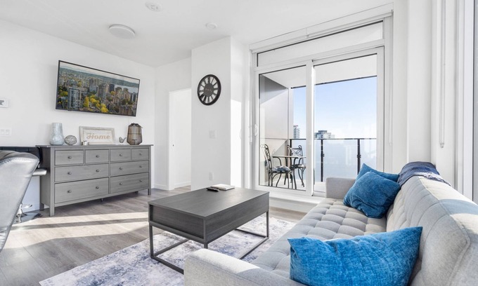 Surrey Apartment | Serene Surrey Suite in Surrey