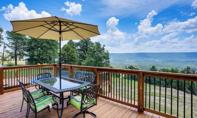 Trenton House | Serene Trenton Home w/Pool & Mountain Views!