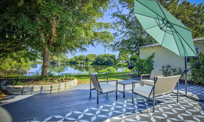 Englewood South House | Serene Waterfront Lakehouse w/Game Room + 4 Bikes