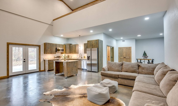 Yantis House | Serene Yantis Getaway - 1 Mi to Lake Fork!