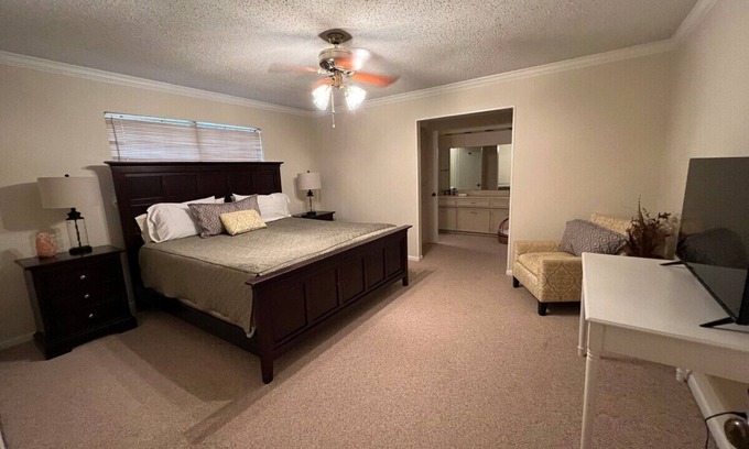 Tyler House | Serengeti a hardy 3 bedroom house, doggie door, TV in BDRMSn