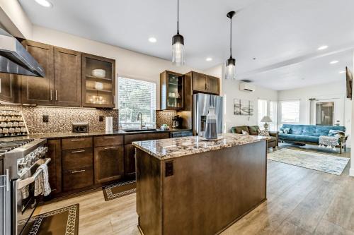 Gold Beach Apartment | Serenity at Deerhaven #A