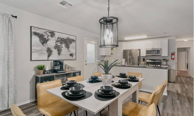 Southside House | Serenity by Lackland: Family-sized home in San Antonio