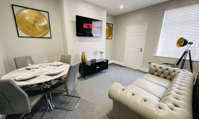 Westoe Apartment | Serenity By The Sea, Stylish Two Bedroom Apartment Near The Beach, South Shields