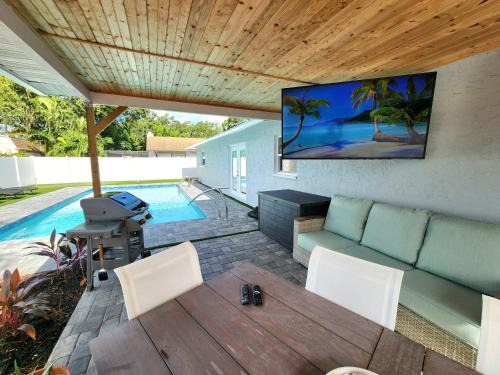 West Bradenton House | Serenity by the Sea! Cozy pool home with putting green & fire pit!